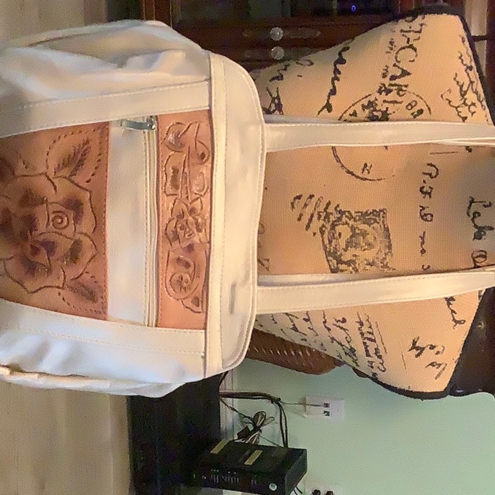 Leather shoulder bag, purchased from leather shop in TX. In very good condition